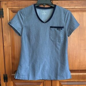 Woman’s Jaanuu 1 pocket scrub top